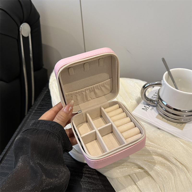 Nicho de diseño bow bolsas de maquillaje mujeres 2025 nuevo collar anillo caja de almacenamiento de joyas bolsa de clasificación de partición
