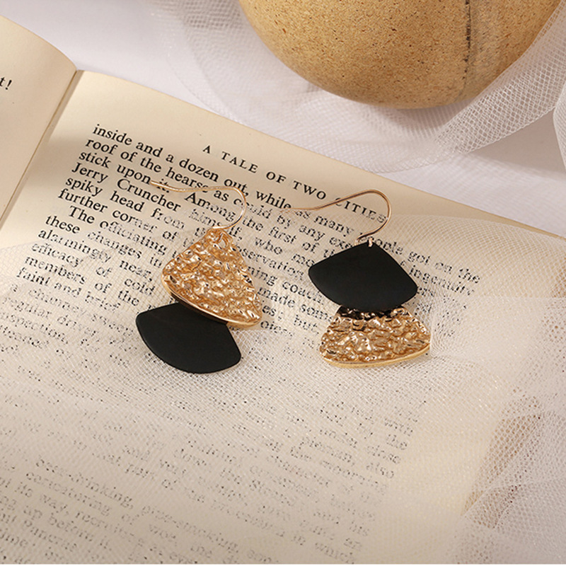 Irregular Metal Earrings New Trend Personality Fan-shaped Personalized Earrings Wholesale display picture 6