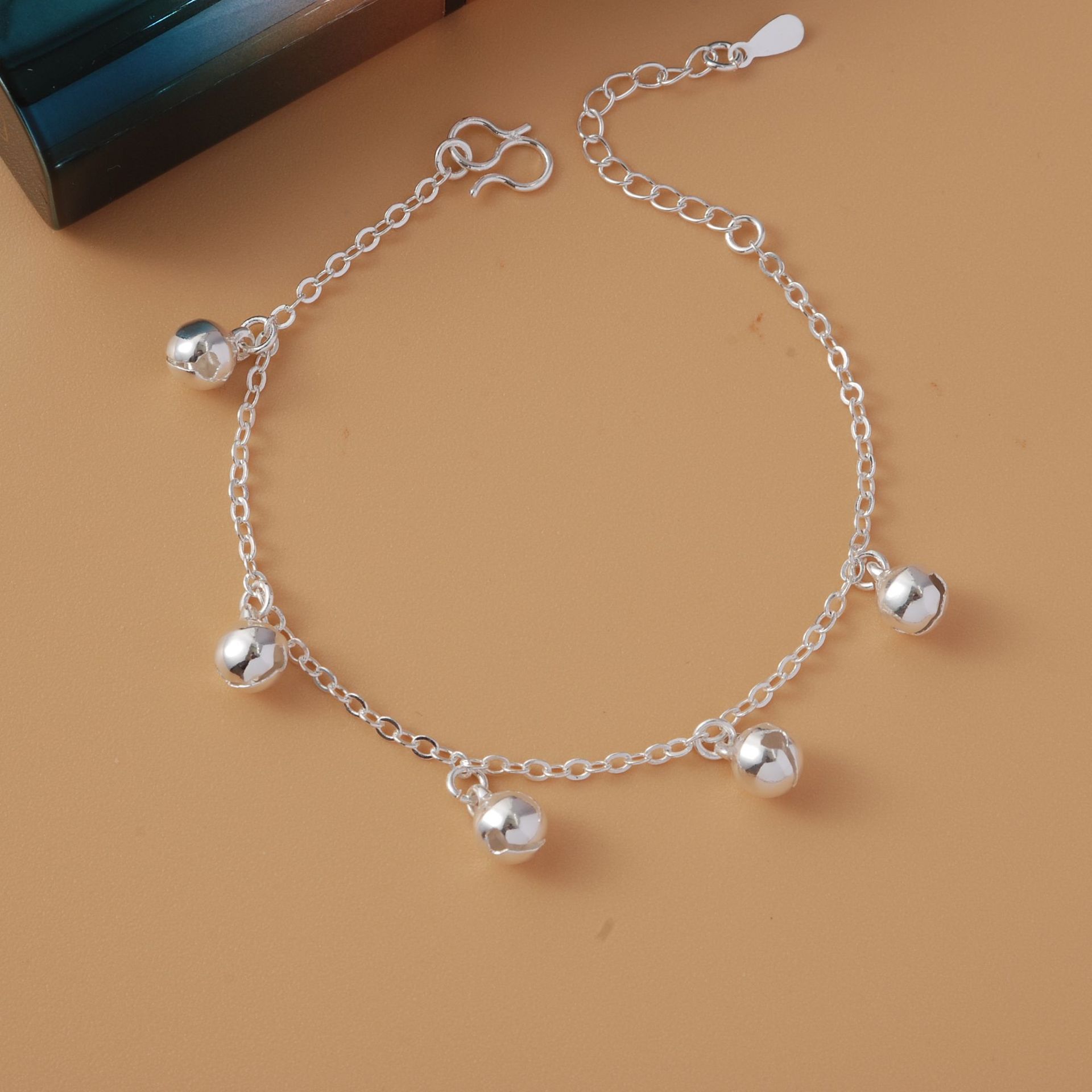 thumbnail image 1 of Pulsera chapada en plata para estudiantes que conserva el color, pulsera sencilla para mujer, joyería de mariposa estrella coreana, regalo de moda SL51 siete campanas, 1 of 2