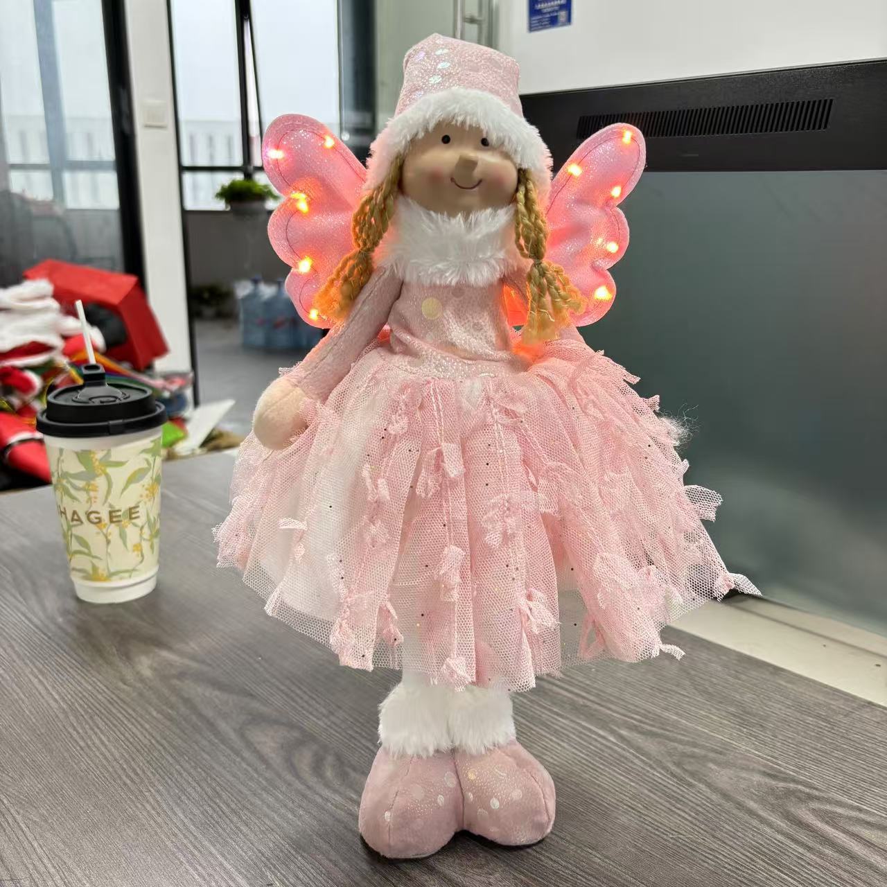 Navidad brillante ángel niña muñeca de dibujos animados princesa sombrero alto muñeca decoración de ventana ángel muñeca de peluche al por mayor