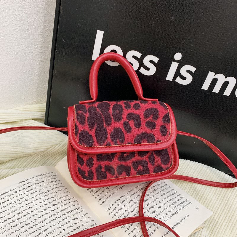 Bolsa roja desnuda