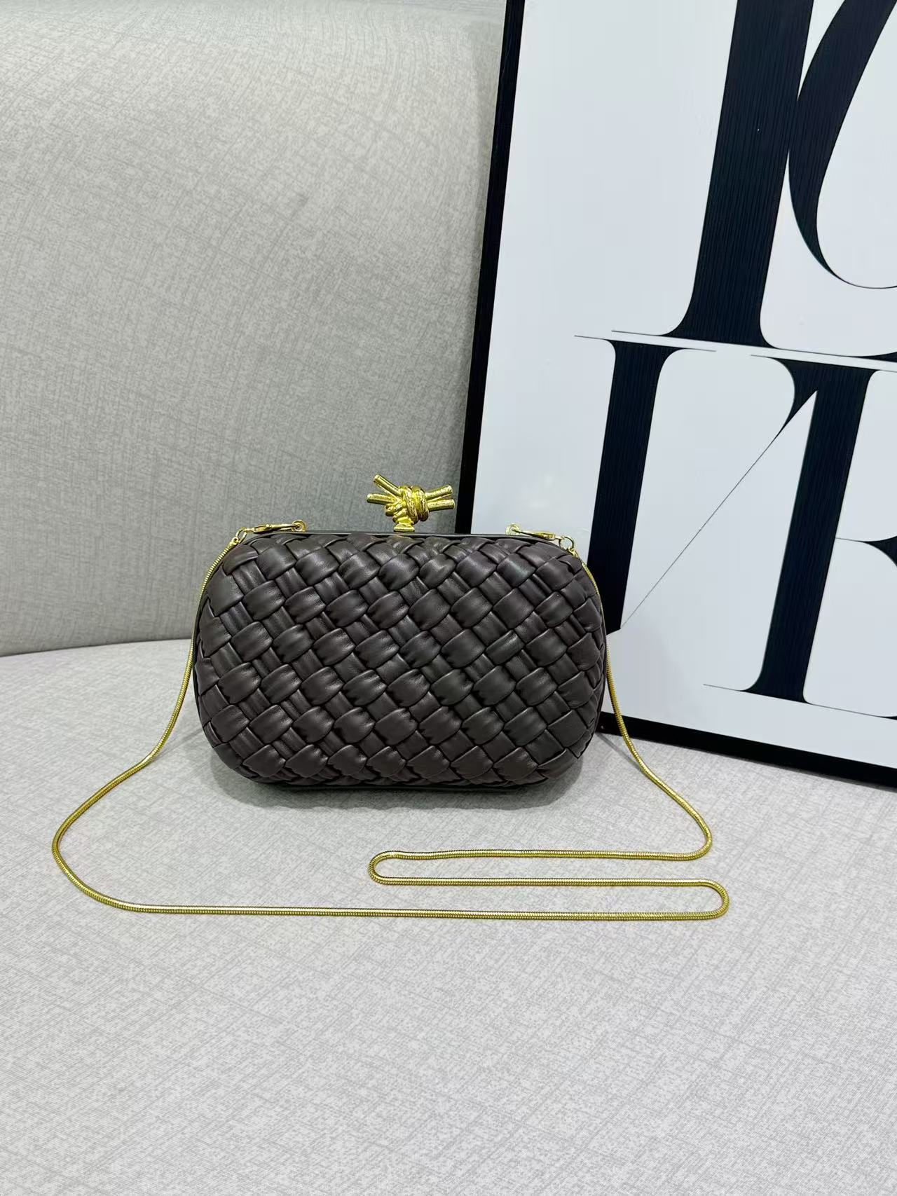 커피색 (주름 땋기 기법)