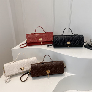 Minimalistic summer woven fashionable one-shoulder bag
