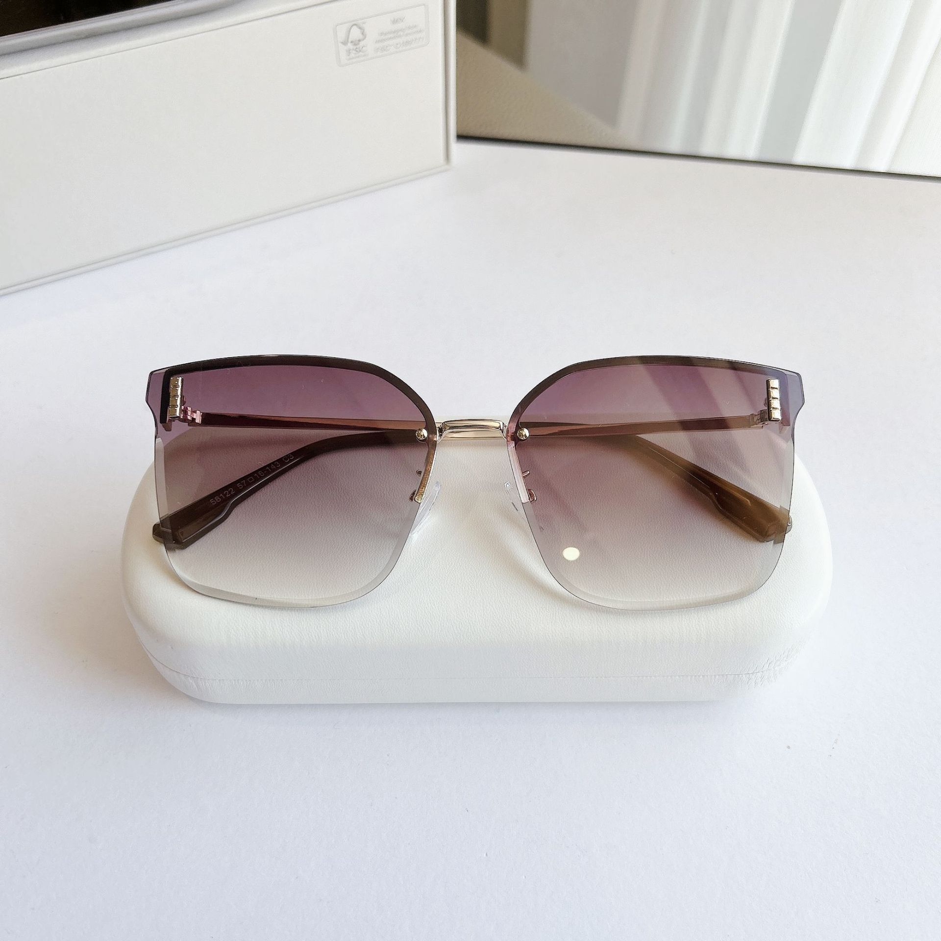 Nylon lens