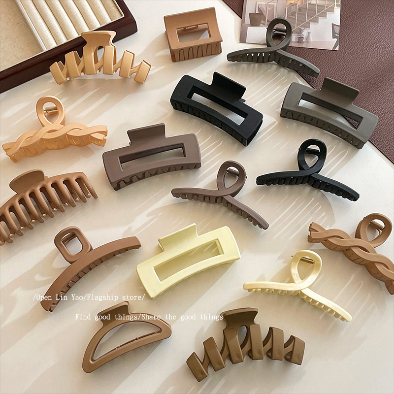 Coffee color grab clip, fashionable, simple and versatile, hair grabber for the back of the head, large shark clip, Korean hairpin, headwear hairpin wholesale