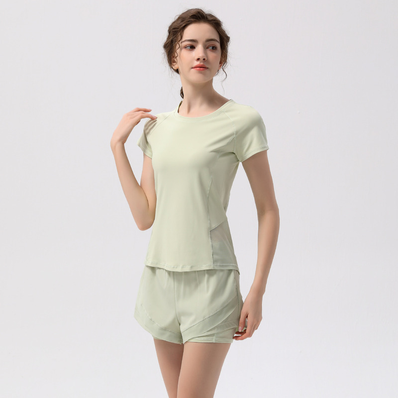Chu Zhiwen IuIu Yoga Sports suit Short-sleeved Mesh Breathable Quick-drying Running Top Shorts Fitness Two-piece Set Chu Zhiwen IuIu Yoga Sports suit Short-sleeved Mesh Breathable Quick-drying Running Top Shorts Fitness Two-piece Set