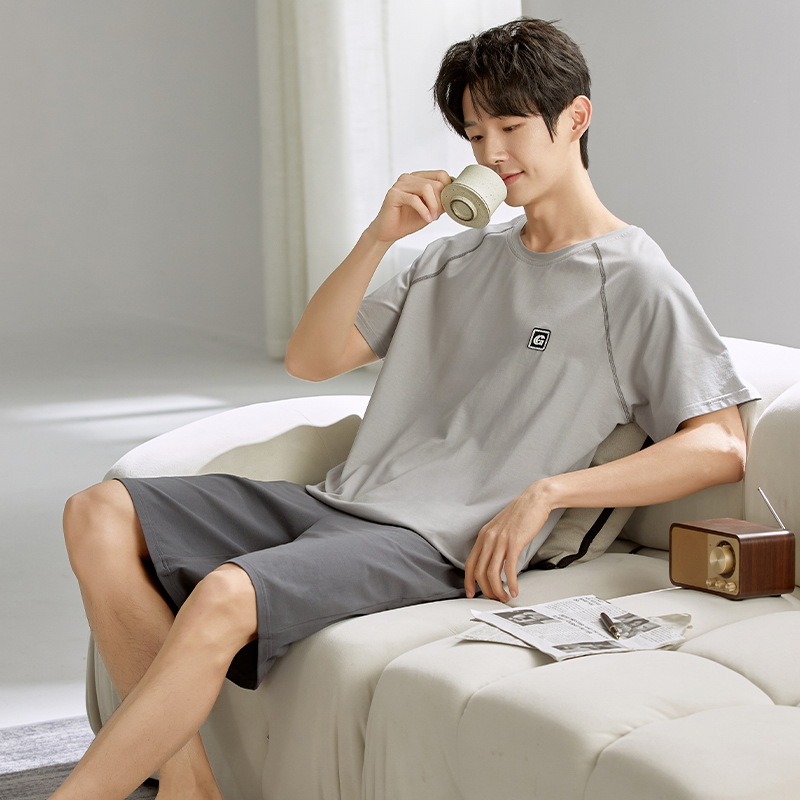 2025 nuevo pijama de hombre de verano de manga corta pantalones cortos delgados jóvenes de escuela secundaria ropa casera suelta juego casual