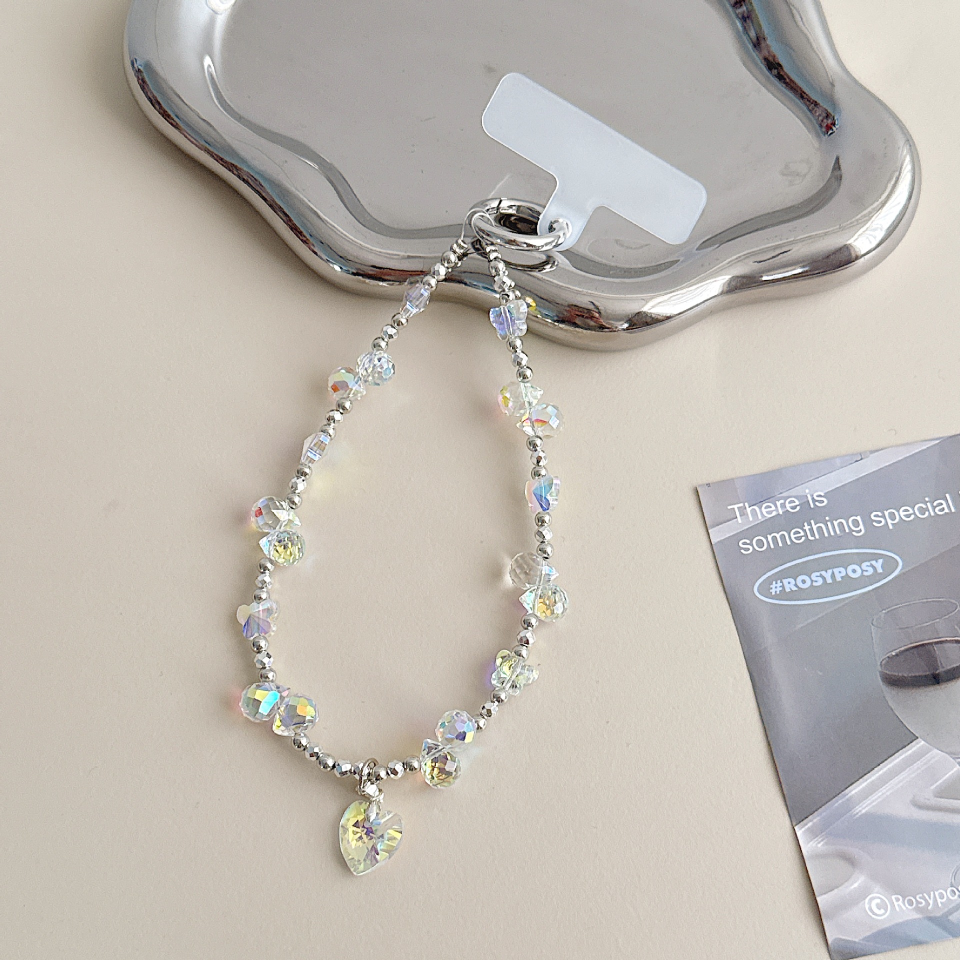 Boutique hecho a mano de alta gama teléfono móvil cadena colgante mujer ins fresa mariposa amor colgante moda teléfono móvil cadena colgante corto