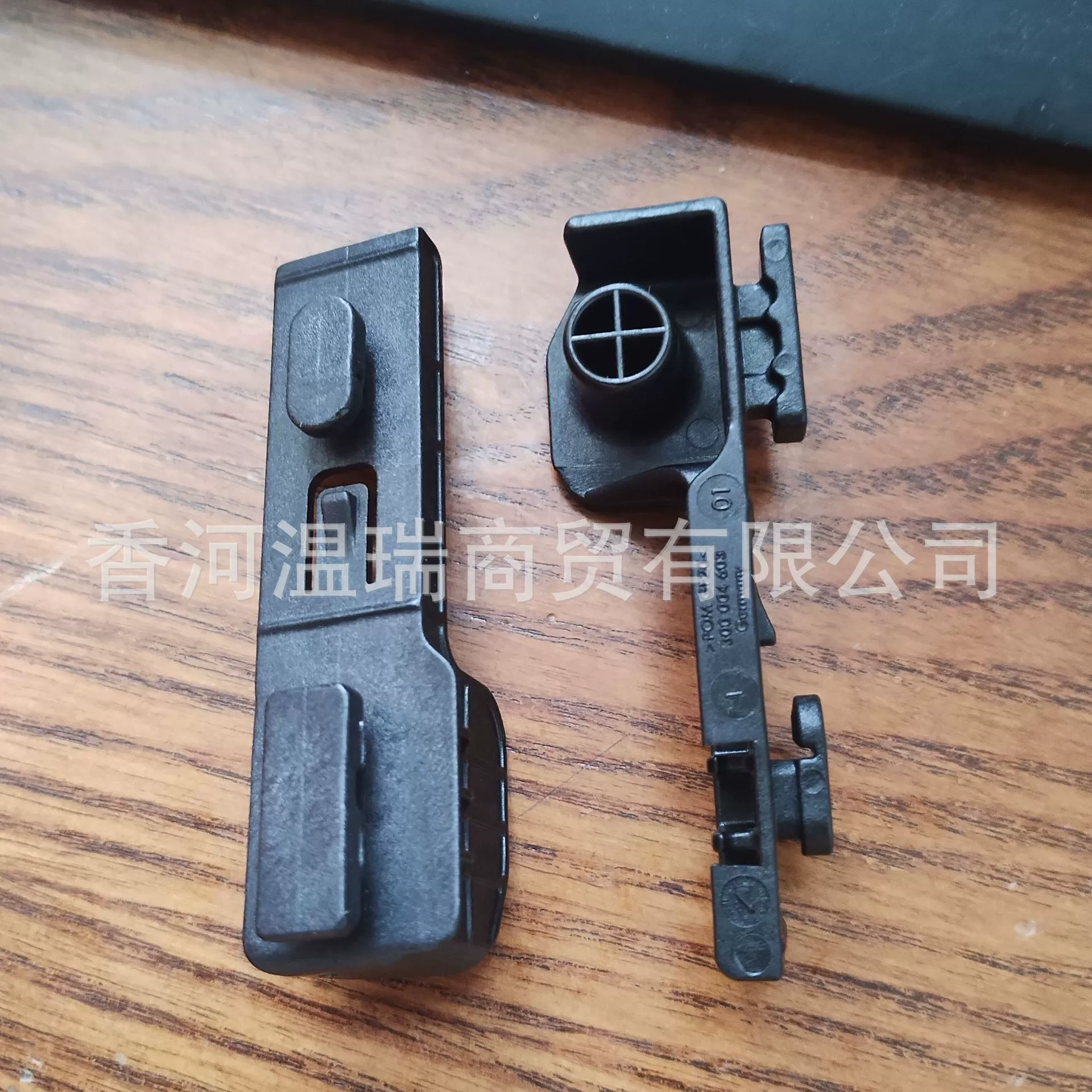 Кронштейн для люка LR137034