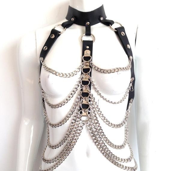 Cadena de cuero de una pieza de moda todo fósforo superior de cuero cadena ropa bar rendimiento Ropa Accesorios