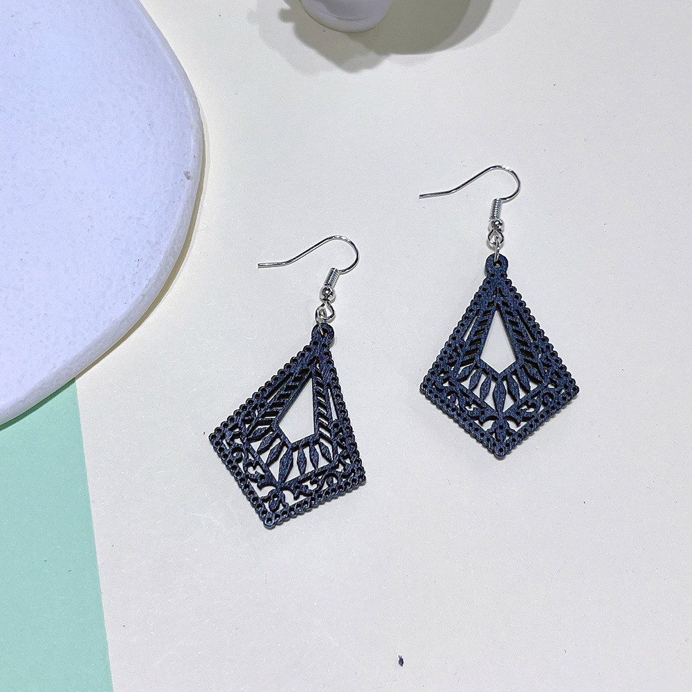 Fashion Rhombus Wood Carving Women's Drop Earrings 1 Pair display picture 5