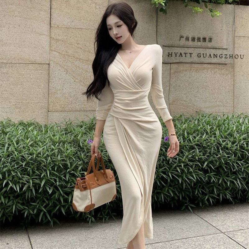 Elegant V-neck long-sleeved dress, waist-cinching and slimming, with a slit and a fitted silhouette, a beautiful long dress for women, perfect for formal occasions Elegant V-neck long-sleeved dress, waist-cinching and slimming, with a slit and a fitted silhouette, a beautiful long dress for women, perfect for formal occasions