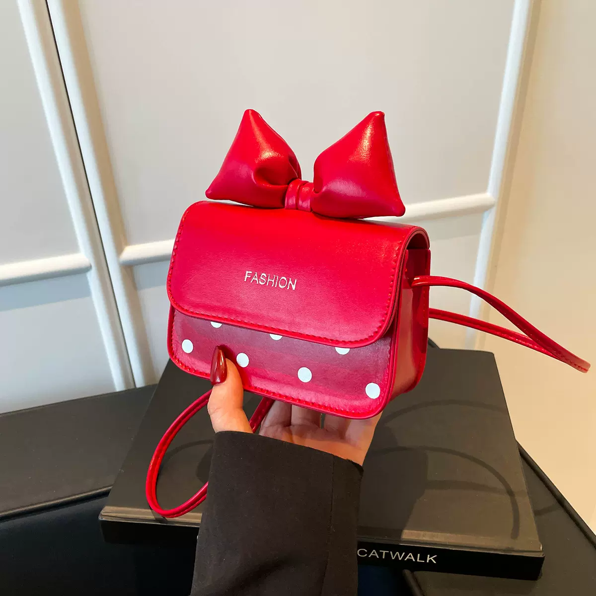 2025新款蝴蝶结迷你儿童包亲子设计女孩斜挎零钱耳机口红包小方包