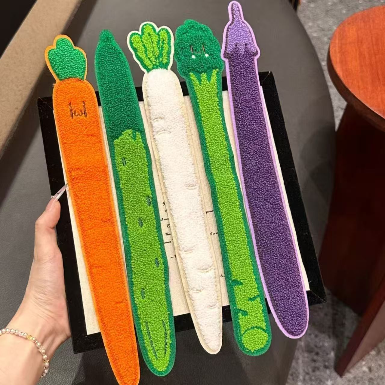 Cute long animal dachshund hair band, dual-use for face washing and bangs, suitable for buns, sweet and adorable hair accessory