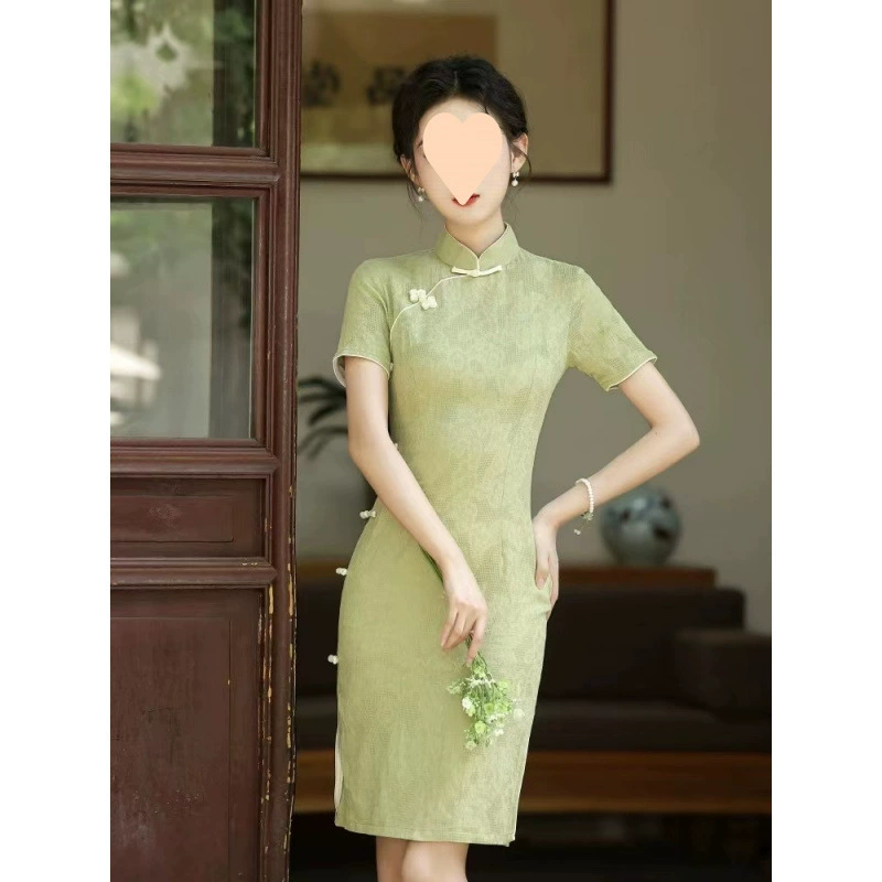 Летнее тонкое прохладное облегающее платье-чонсам средней длины 2025 года, короткое, миниатюрное, новое китайское платье с завышенной талией