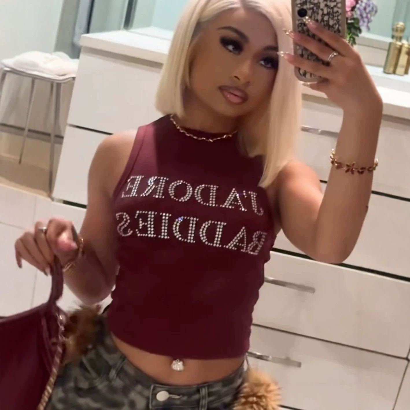 J'ADORE BADDIES Sleeveless Tank Top With Rhinestone Lettering, Fitted, Cropped, Short Style A Chic Look For Women._ecoleips.com
