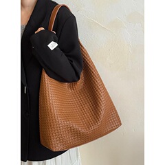 韩系复古编织纹托特包包女2025新款时尚水桶包大容量通勤单肩包