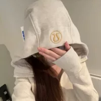 Lulu тот же скуба леди тонкая стройная толстая толстая золотая этикетка с новой фланелевой шапкой весной и осенью 2025 года