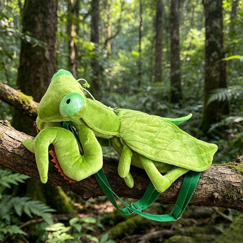 Simulated insect mantis plush toy backpack, personalized doll decoration, science education prop, children's gift bag