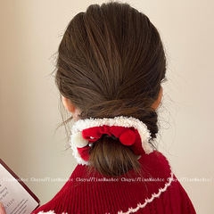 クリスマスの赤い緑の毛玉の大腸の髪の輪の女性は髪の毛の紐を刺します。