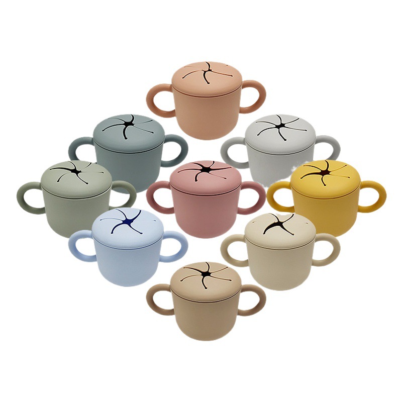 Doble oreja de tipo pétalo abierto de silicona snack taza con mango bebé snack caja creativa beber taza en stock
