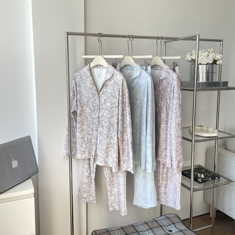 Autumn and Winter Ink Painting Skin-Friendly Velvet Pajamas for Women Warm Coral Velvet Popular Style Thickeneded Home Clothes Two-Piece Set Autumn and Winter Ink Painting Skin-Friendly Velvet Pajamas for Women Warm Coral Velvet Popular Style Thickeneded Home Clothes Two-Piece Set