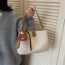 �羳������ܛƤб�������ˮͰ������и�ӆμ���߼�������Ů��