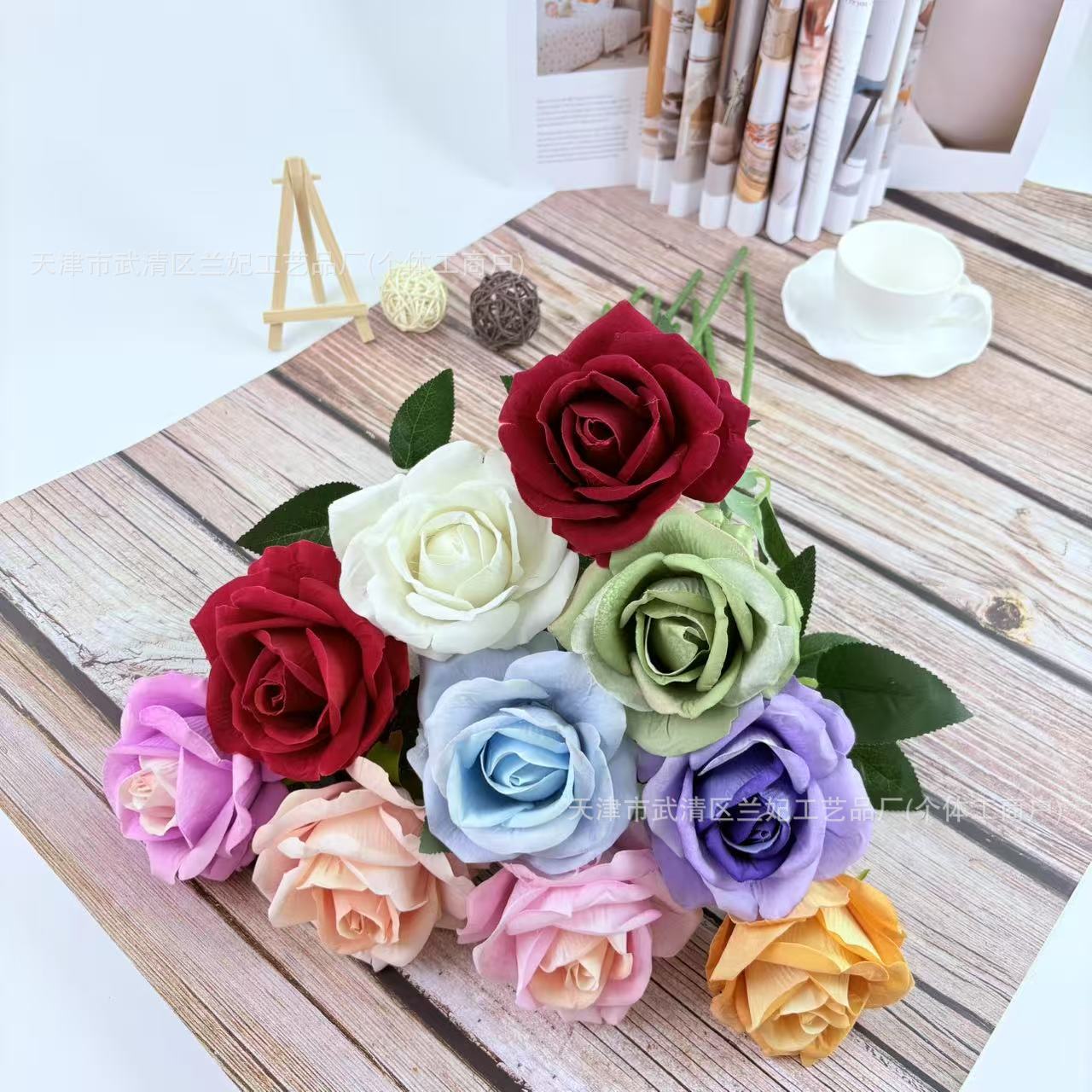 Una sola tela de terciopelo Xiaoxin Mei imitación de flores de rosa cascada diseño floral boda floral fila de flores pared transfronteriza