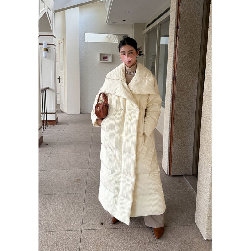 Luxurious and Gentle Warm Cotton Coat for Women, Extra-Long Over-The-Knee Style, Korean Version, Large Quilted Waist-Cinching Pleated Thickened Jacket Luxurious and Gentle Warm Cotton Coat for Women, Extra-Long Over-The-Knee Style, Korean Version, Large Quilted Waist-Cinching Pleated Thickened Jacket