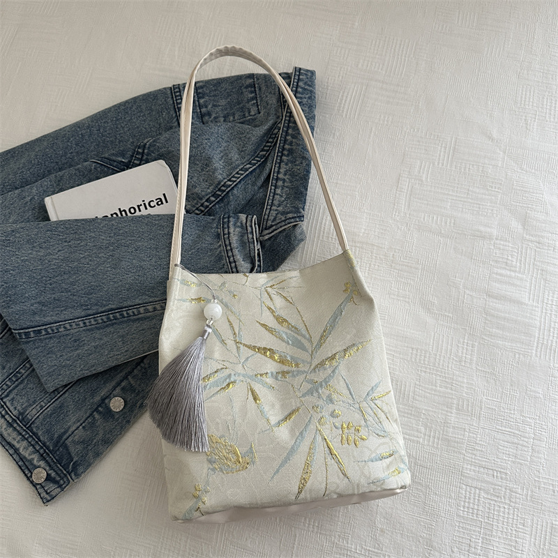 Nueva bolsa bordada de estilo chino de gran capacidad para mujeres 2024 nueva bolsa de hombro de viaje de verano