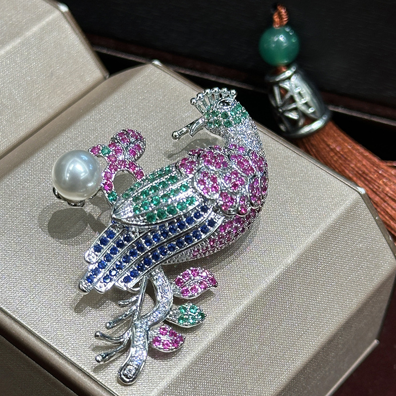 Élégante broche paon colorée avec incrustation de zircon_voghion.com