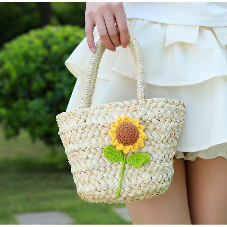 Women's Straw Flower Cute Vacation Streetwear Weave Bucket String Straw Bag display picture 4