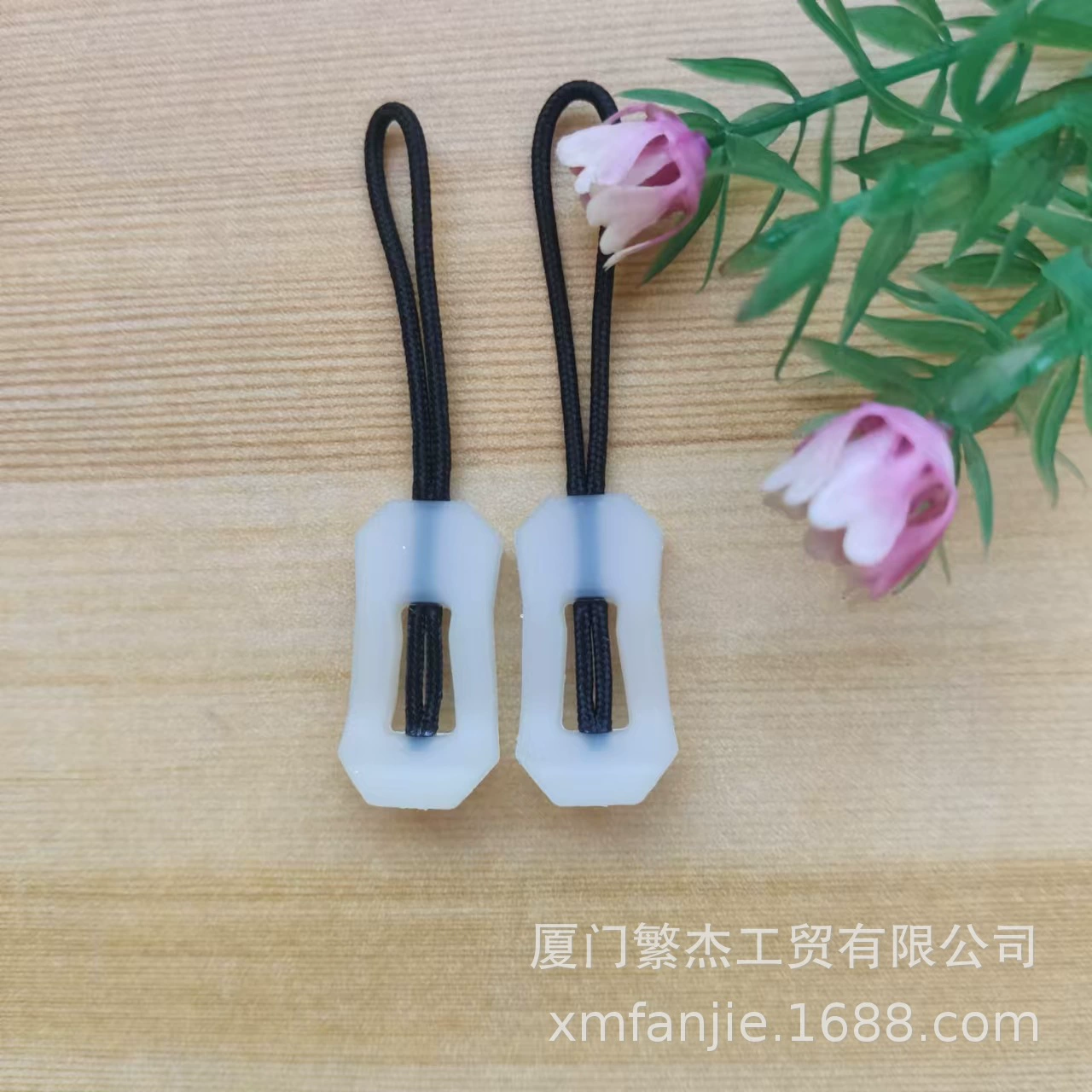 Поставка светящихся тягов для молний, тягов для молний для использования на улице, светящихся в темноте тягов для молний, светоизлучающих тягов для молний, комплексное обслуживание, в наличии