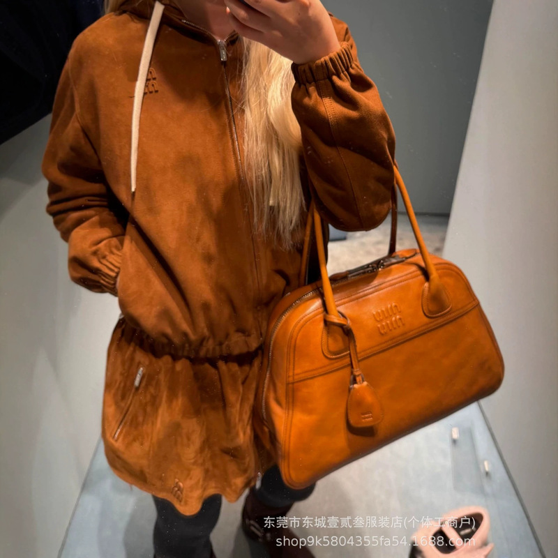 High-End Version 26Ss Summer Miu-Style Letter Patch Elastic Waist Jacket Hooded Coat Shorts Two-Piece Set High-End Version 26Ss Summer Miu-Style Letter Patch Elastic Waist Jacket Hooded Coat Shorts Two-Piece Set