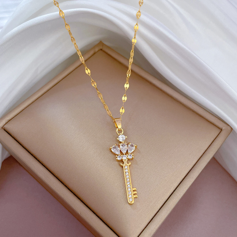 Collar llave corona diamante lujo cadena oro real mujer_voghion.com