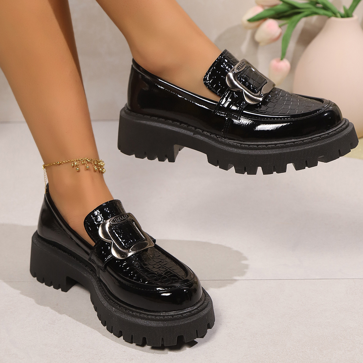 Fashionable black retro Mary Jane shoes English style with bow…
