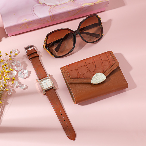 Women's gift set for opening event, souvenir for female customers, fashionable goodies, sunglasses, wallet, gift box