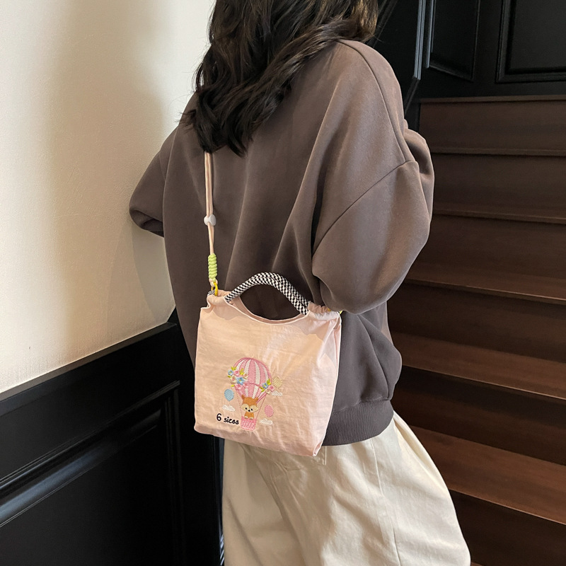 일본 유행 패션 오리지널 디자인 다용도 숄더백 새로운 캐주얼 틈새 경량 쇼핑 크로스 바디 백 도매