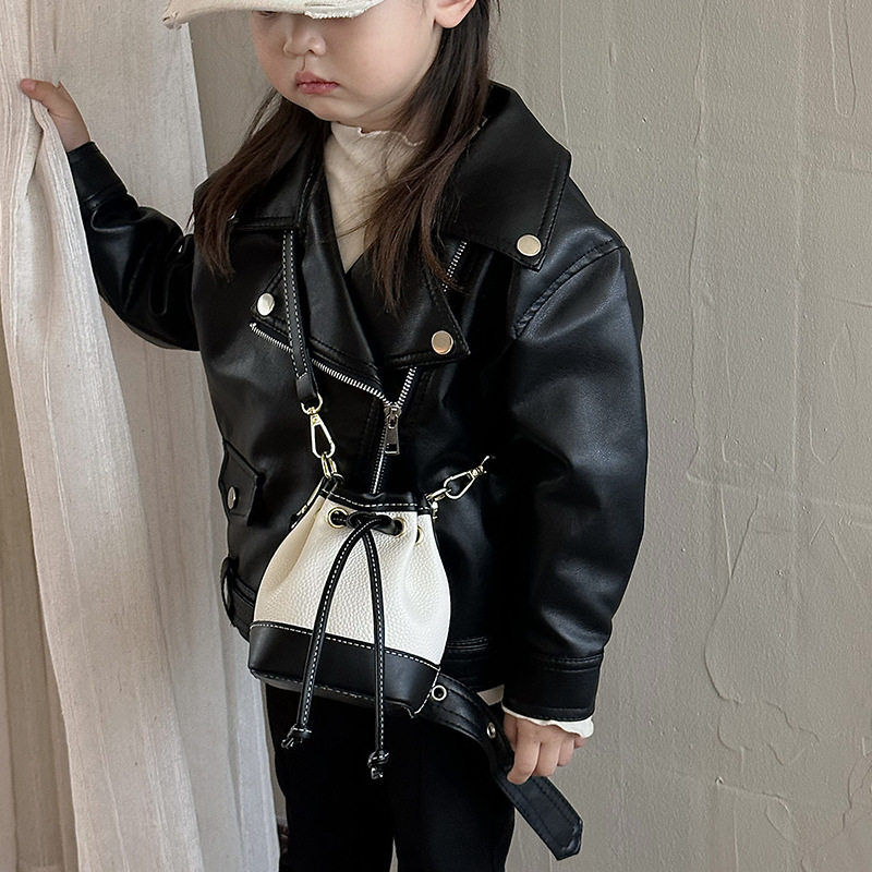 Bolsos de hombro coreanos para niños y niñas de moda estampado de leopardo de color extranjero bolsas de balde de agua para bebés 2025 nuevas bolsas mini para niños