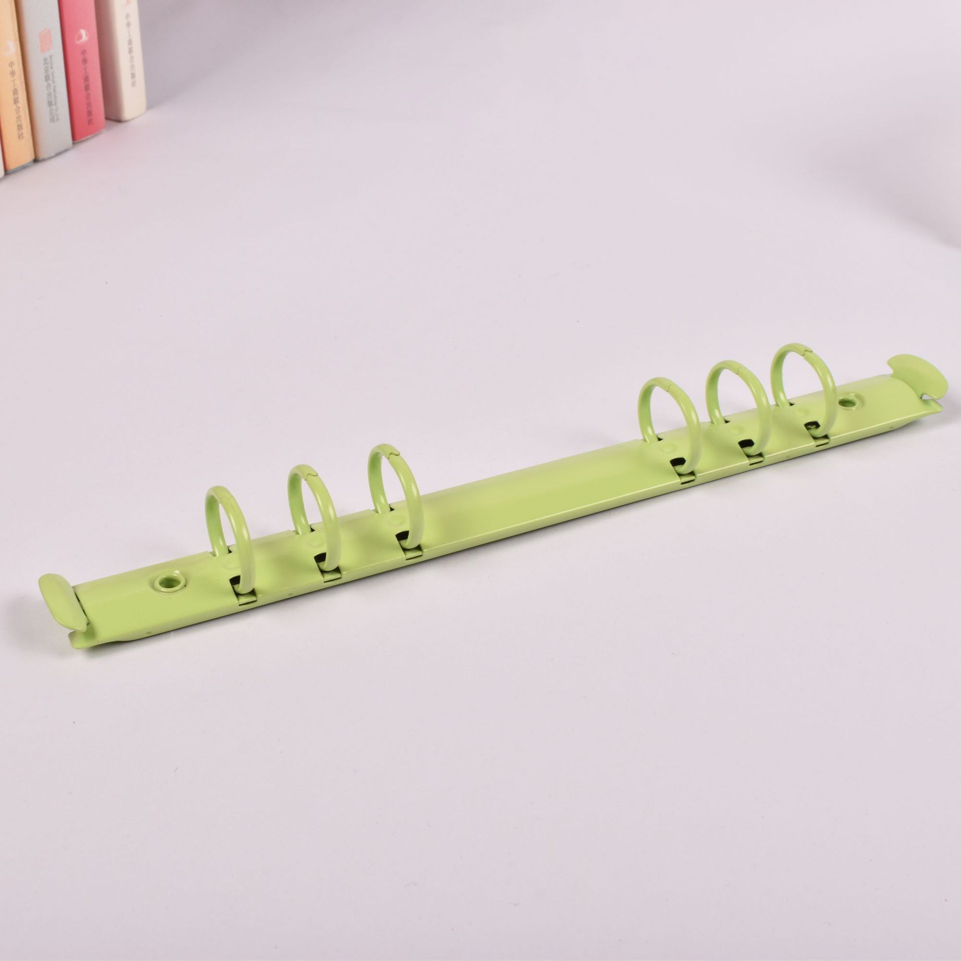 キャンディーカラー A5A6 カラー 6 穴バインダーオフィスノートブック金属クリップ文具クリップアクセサリー卸売オプションの色