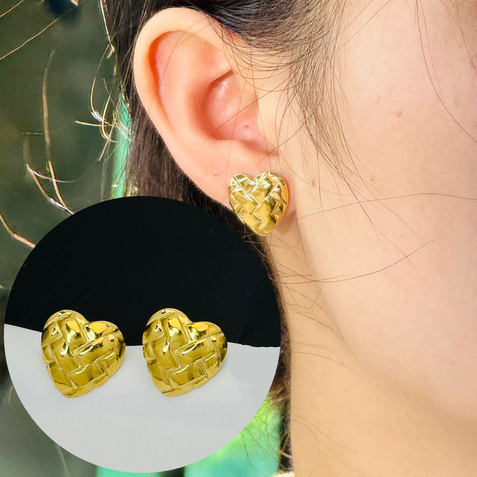 Pendientes de acero inoxidable a rayas cuadradas de tendencia de alta gama transfronteriza europea y americana Pendientes de 18K de lujo ligero para mujer al por mayor