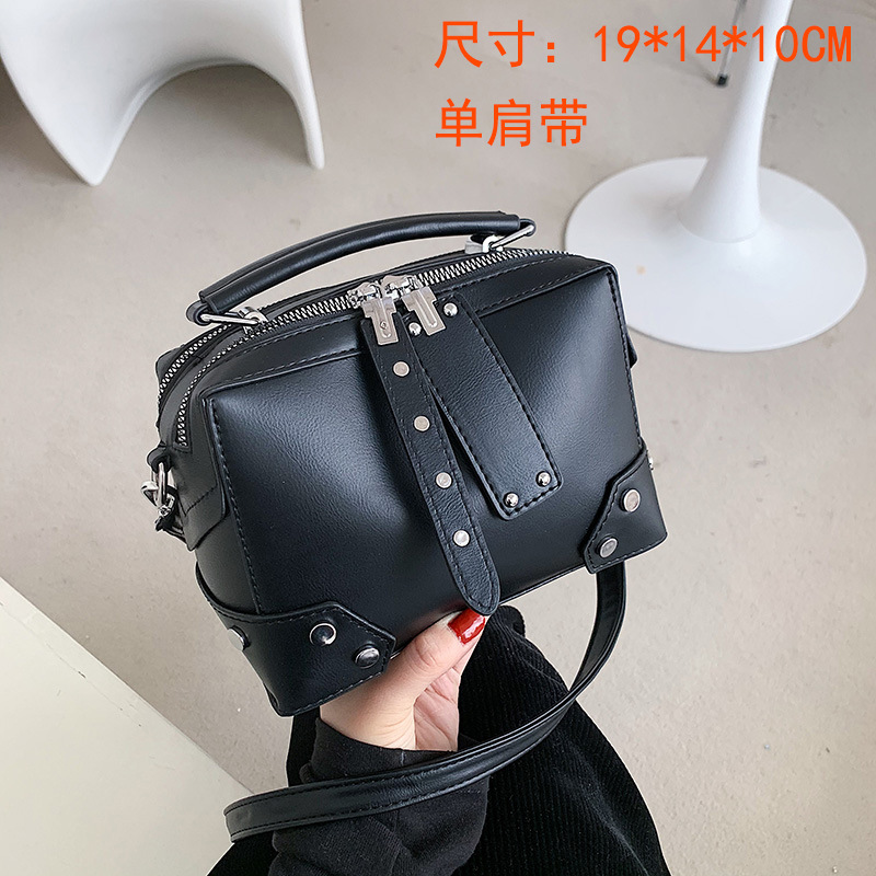 Cross border Rivet Handheld Small Square Bag for Women 2023 New Fashion Shoulder Bag Korean Edition Solid Color Simple Crossbody Bag for Women