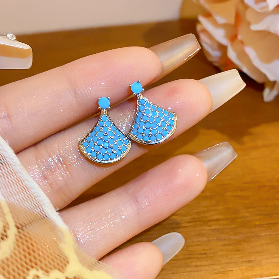 Pendientes de flor de cristal de aguja de plata, cuentas de arroz de cristal, pendientes azules, pendientes de estilo de vacaciones frescas, pendientes de lujo ligero, de alta calidad, mujeres