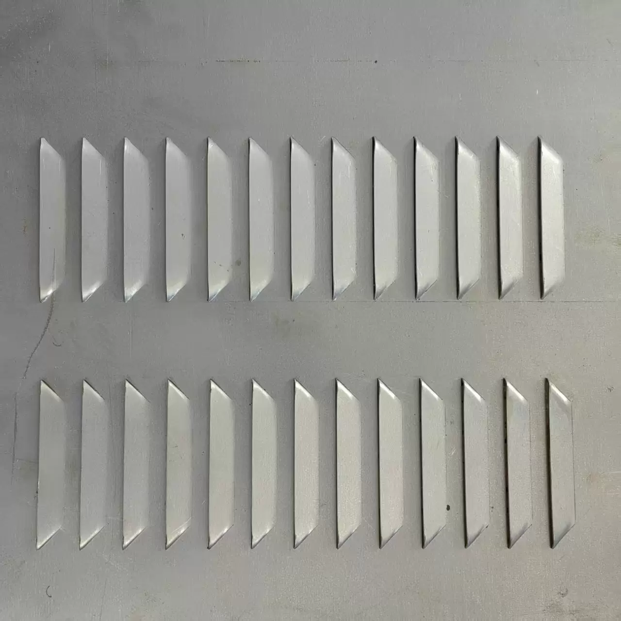 百叶窗冲孔机 百叶窗冲孔模具 机箱面板冲孔模具 通风板冲孔机
