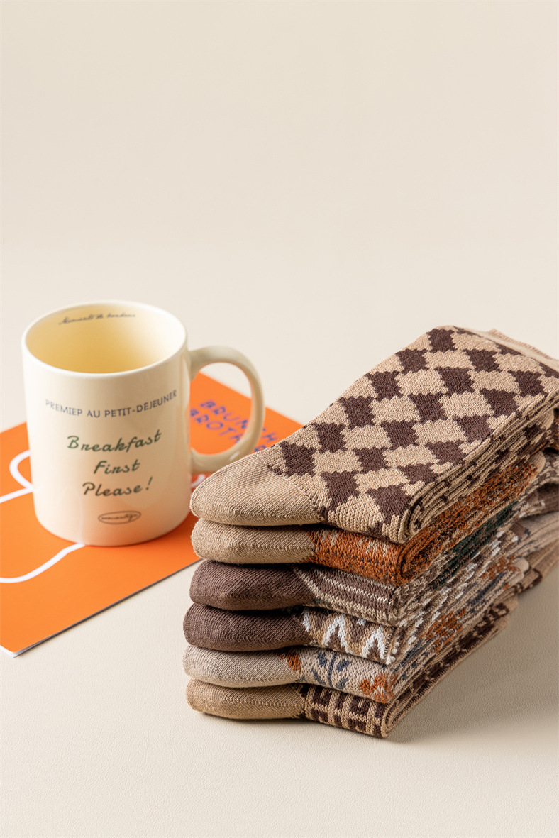 Double-needle, two-way trend, fashionable new women's pile socks, medium length, thickened khaki color wave pattern_voghion.com