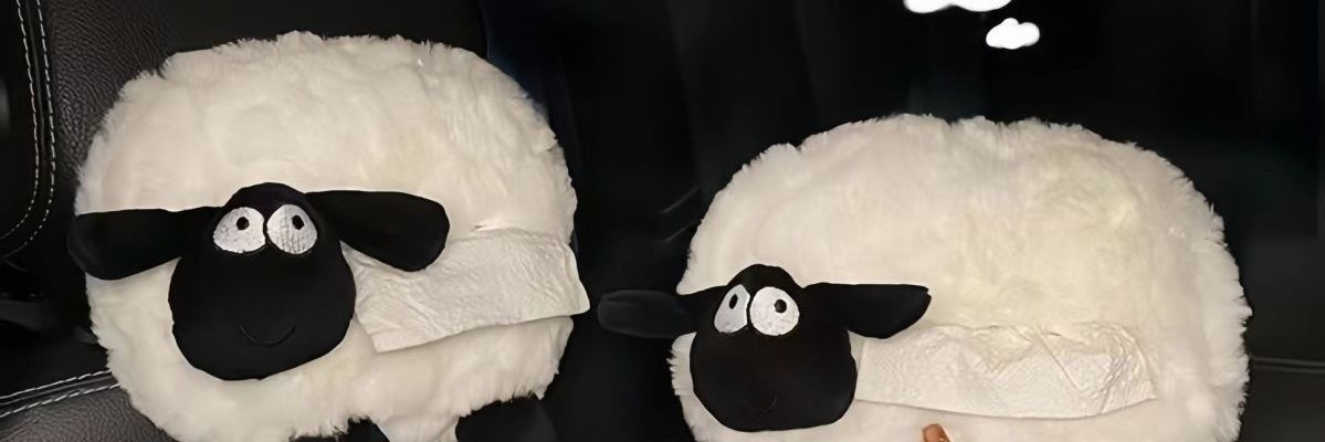 Sean Little Lamb's hanging tissue box is suitable for car use, as an in-car decoration for the armrest box