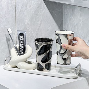 �p�ݸ߶���H���ڱ�һ���͹�ˢ����������ˢ�����������ϴ�����b