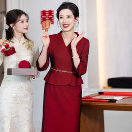 喜婆婆婚宴装旗袍礼服裙2025春季新款妈妈装时尚优雅酒红色连衣裙