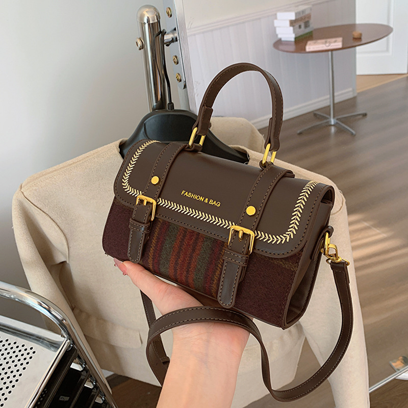 Handbag, high-end texture, British-style...