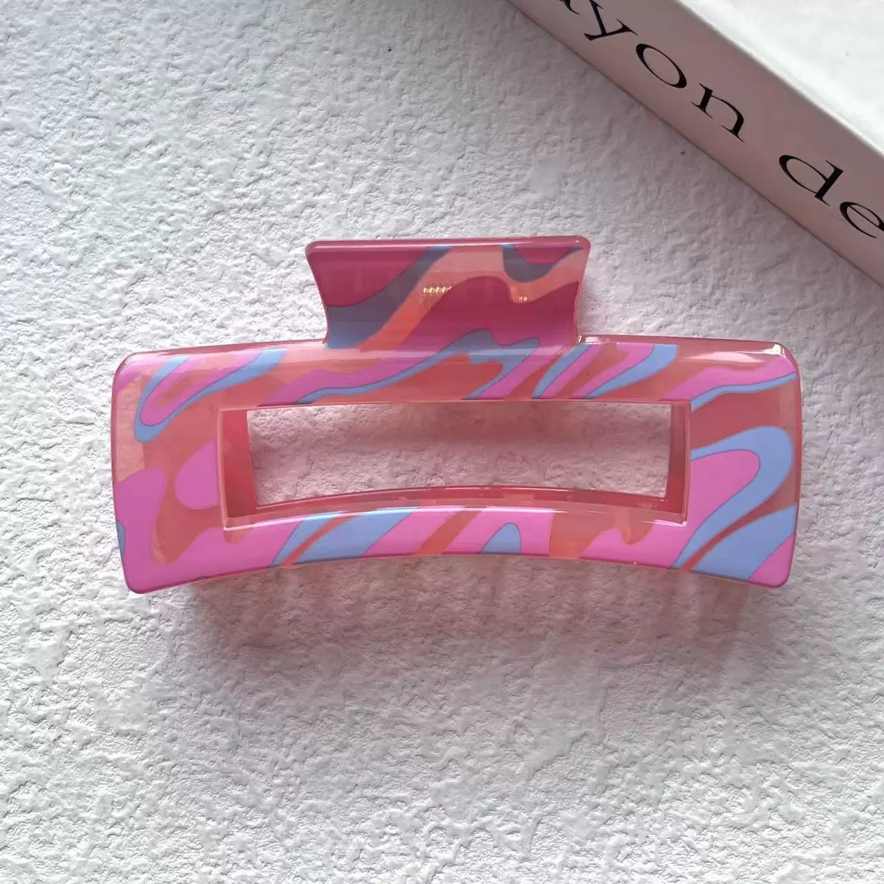 Краб‑заколка с ромашками, квадратный «шарк», 10,5×5×4,5 см, лёгкая